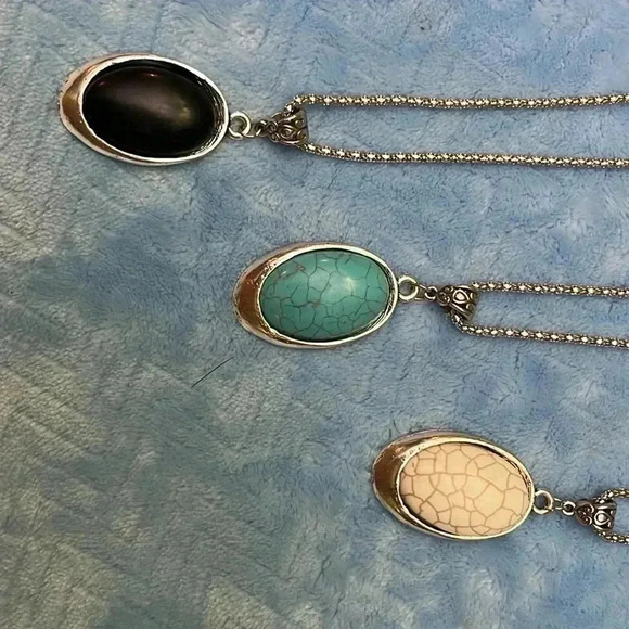 🆕 3 Pack Antique Oval Semiprecious Stone
Necklaces - Picture 4 of 4
